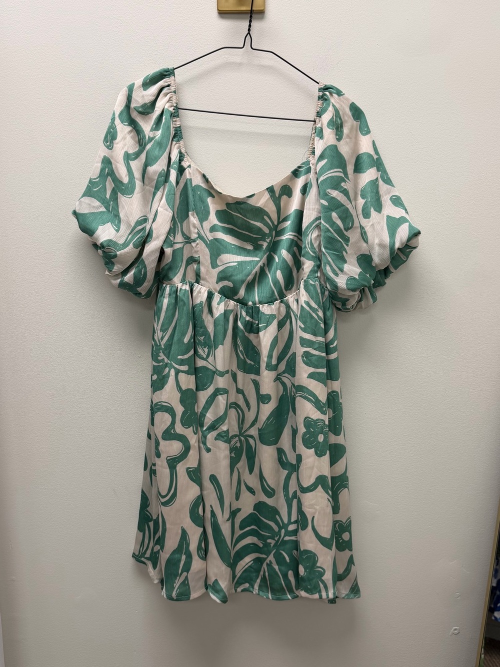 BIBI Green & White Floral Puff-Sleeve Women’s Dress. size large NWT